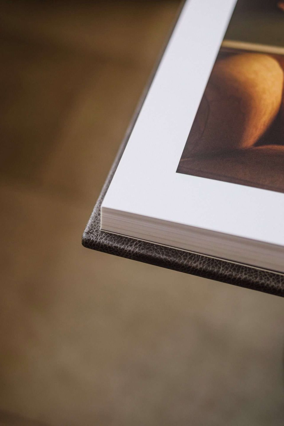 An example of a perfect leather photo book corner which is completely square and only from Folio in the UK